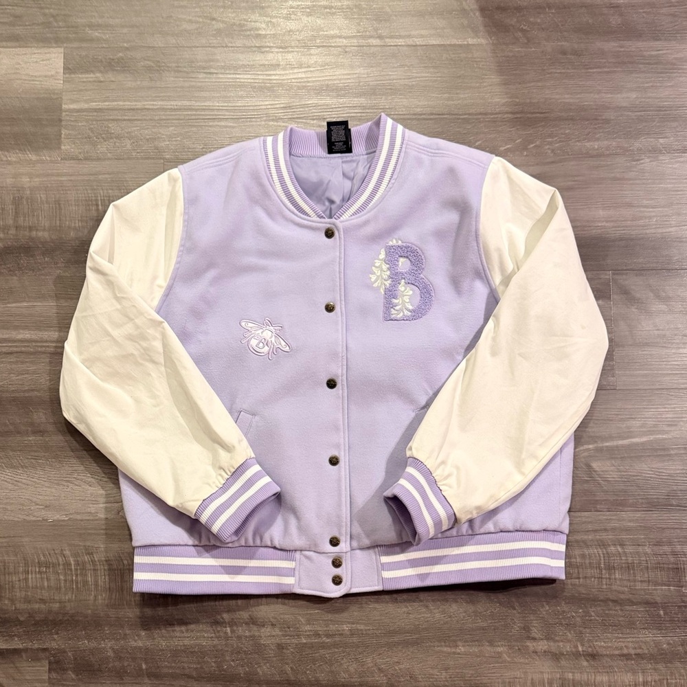 Her Universe Bridgerton 1X Lavender and White Varsity Jacket *never worn* - Picture 8 of 10